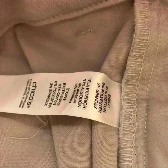 Chicos NWT With Flaw size 1.5 (10) Beige Slim Leg Crop Stretch Pants Flat Front - Picture 9 of 9